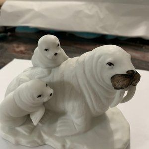 Vintage 1974 Aldon Accessories Porcelain Walrus